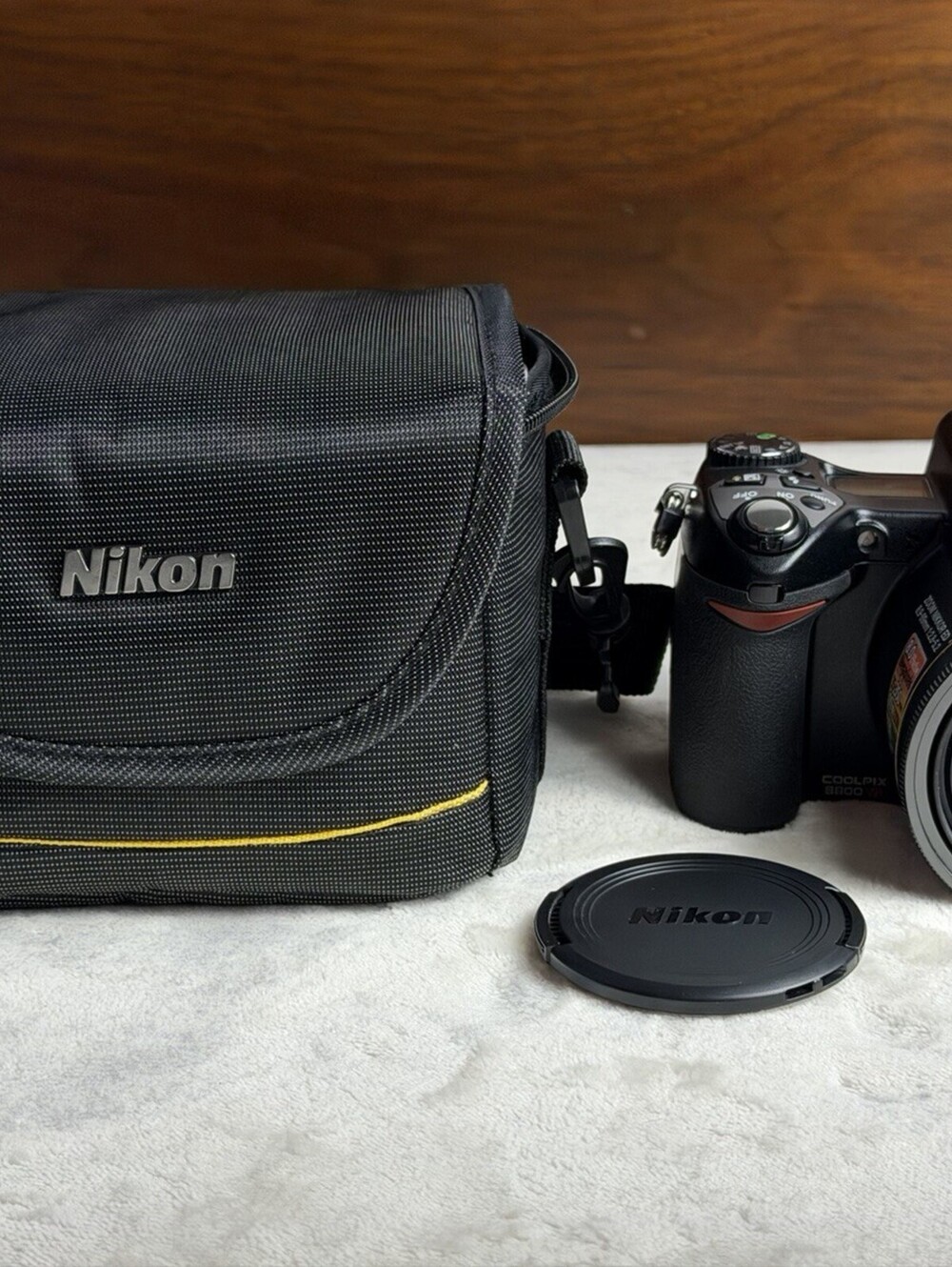 Nikon Coolpix 8800 VR 8.0MP Camera ED 10x Zoom Swivel LCD Case UNTESTED